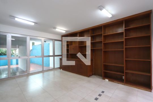Casa à venda com 3 quartos, 574m² em Aclimação, São Paulo
