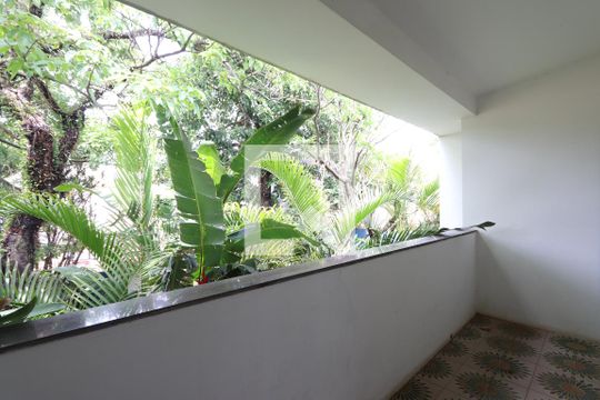 Varanda das suítes 1 e 2 de casa à venda com 3 quartos, 574m² em Aclimação, São Paulo