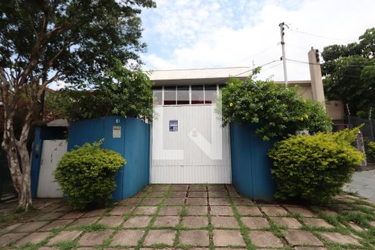 Fachada de casa à venda com 3 quartos, 574m² em Aclimação, São Paulo