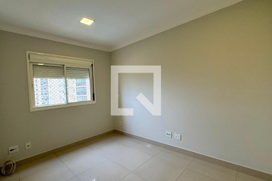 Suíte 1 de apartamento para alugar com 2 quartos, 76m² em Jardim Tupanci, Barueri