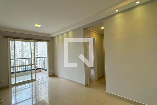 Apartamento para alugar com 2 quartos, 76m² em Jardim Tupanci, Barueri