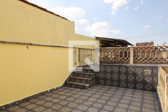 Quintal de casa para alugar com 3 quartos, 130m² em Jardim Bonifacio, São Paulo