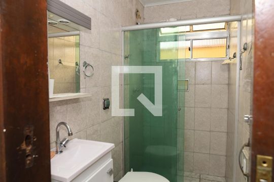 Banheiro 1 de casa para alugar com 3 quartos, 130m² em Jardim Bonifacio, São Paulo