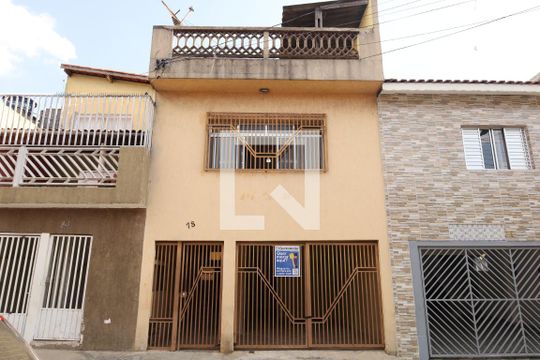 Fachada - Placa instalada no portão do imóvel de casa para alugar com 3 quartos, 130m² em Jardim Bonifacio, São Paulo