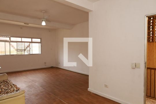 Casa para alugar com 3 quartos, 130m² em Jardim Bonifacio, São Paulo