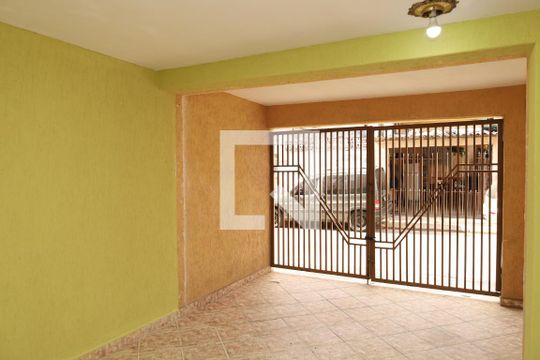 Garagem de casa para alugar com 3 quartos, 130m² em Jardim Bonifacio, São Paulo