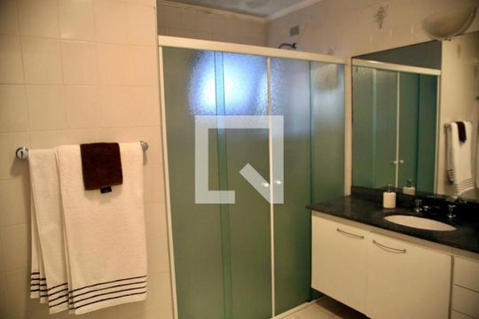 Banheiro de apartamento à venda com 3 quartos, 186m² em Tatuapé, São Paulo