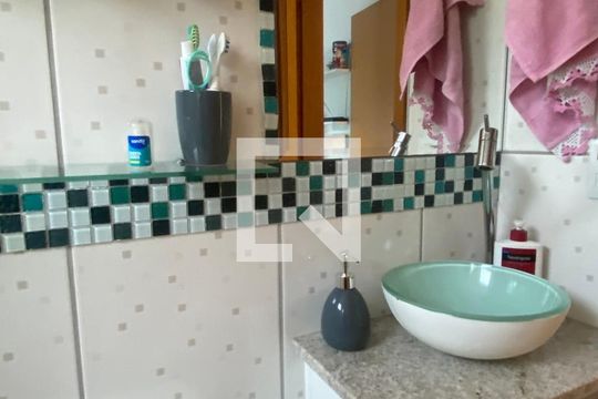 Banheiro Social de apartamento à venda com 2 quartos, 60m² em Cinquentenario, Belo Horizonte