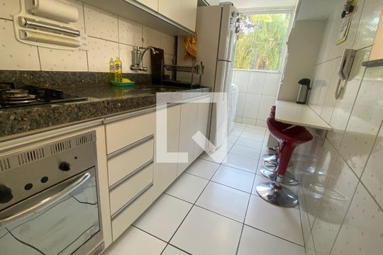 Cozinha de apartamento à venda com 2 quartos, 60m² em Cinquentenario, Belo Horizonte