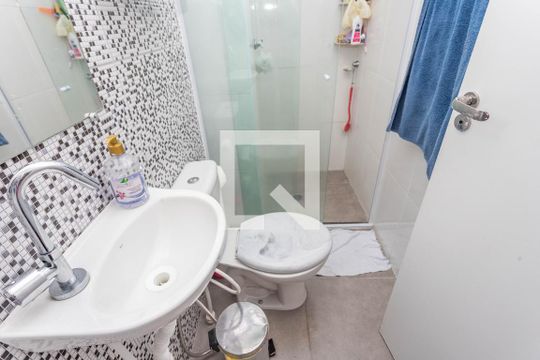 Banheiro de casa de condomínio para alugar com 2 quartos, 44m² em Jardim Sao Saverio, São Bernardo do Campo