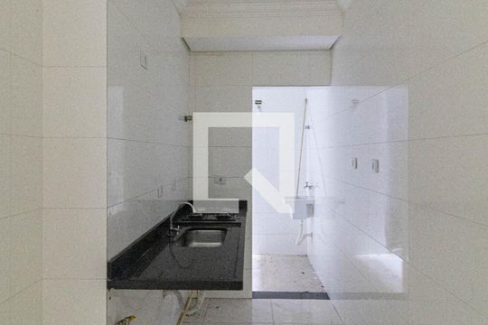 Sala e Cozinha de apartamento para alugar com 2 quartos, 40m² em Jardim Santa Teresinha, São Paulo