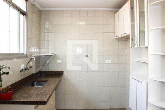 Cozinha de apartamento para alugar com 2 quartos, 72m² em Perdizes, São Paulo