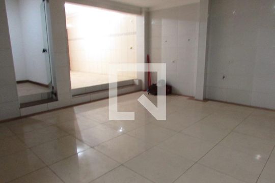 Garagem de casa à venda com 3 quartos, 130m² em Jardim Taboão, São Paulo