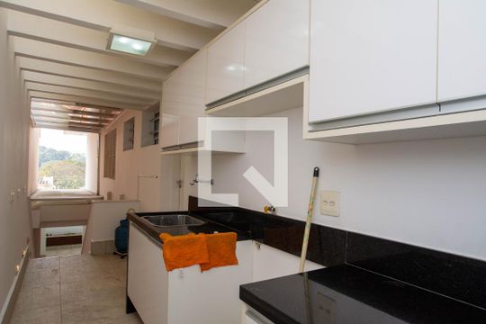 Área de Serviço de casa para alugar com 3 quartos, 350m² em Jardim Maia, Guarulhos