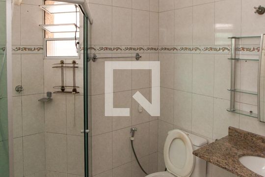 Banheiro da Suíte 1 de casa de condomínio à venda com 2 quartos, 157m² em Jardim Japão, São Paulo