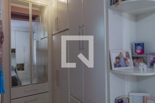 Suíte de casa à venda com 3 quartos, 285m² em Vila Ré, São Paulo