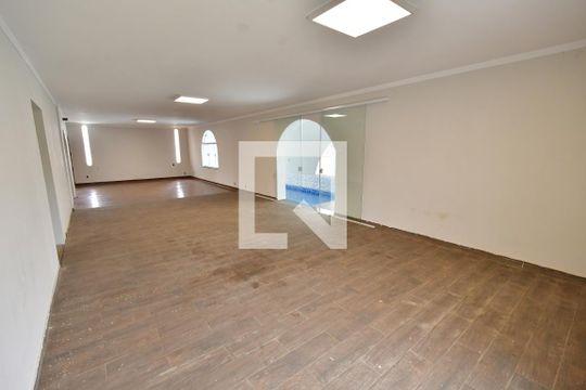Sala 2 de casa para alugar com 8 quartos, 1000m² em Chácara Primavera, Campinas