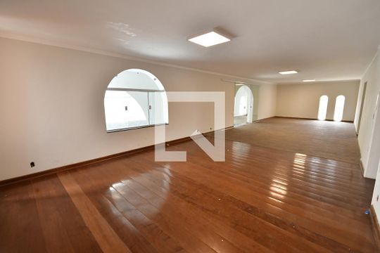 Sala 2 de casa para alugar com 8 quartos, 1000m² em Chácara Primavera, Campinas