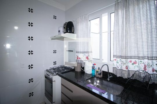 Sala e Cozinha de casa à venda com 2 quartos, 80m² em Vila Nivi, São Paulo