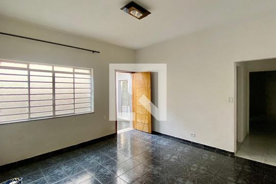 Casa para alugar com 4 quartos, 140m² em Vila Cláudia, São Paulo
