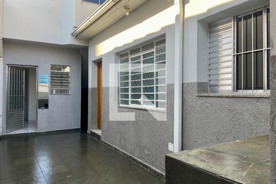 Quintal de casa para alugar com 4 quartos, 140m² em Vila Cláudia, São Paulo
