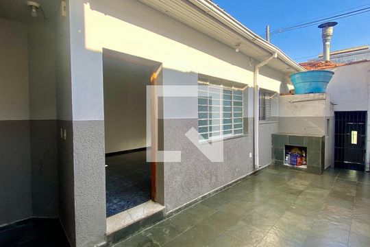 Quintal de casa para alugar com 4 quartos, 140m² em Vila Cláudia, São Paulo