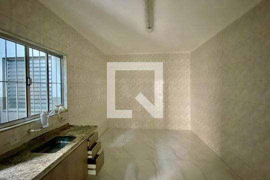Cozinha 1 de casa para alugar com 4 quartos, 140m² em Vila Cláudia, São Paulo
