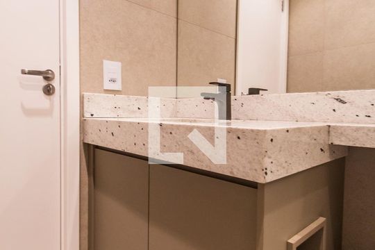 Banheiro 2 de apartamento para alugar com 2 quartos, 88m² em Alphaville Empresarial, Barueri
