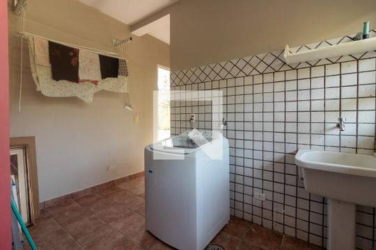 Área de Serviço de casa para alugar com 4 quartos, 550m² em Vila Real Moinho Velho, Embu das Artes