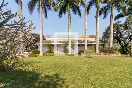 Área externa de casa para alugar com 4 quartos, 550m² em Vila Real Moinho Velho, Embu das Artes