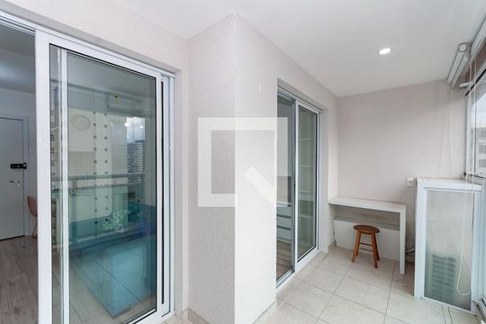 Varanda de kitnet/studio para alugar com 1 quarto, 33m² em Barra Funda, São Paulo