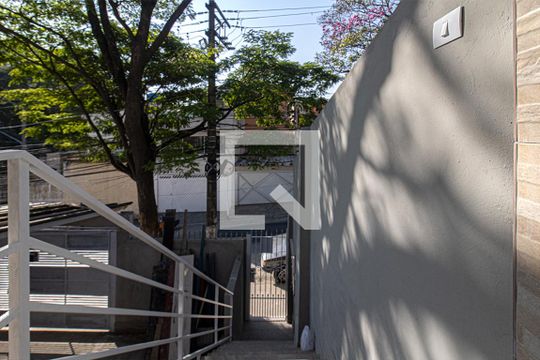 acesso para o imóvel de casa para alugar com 1 quarto, 40m² em Parque Bristol, São Paulo