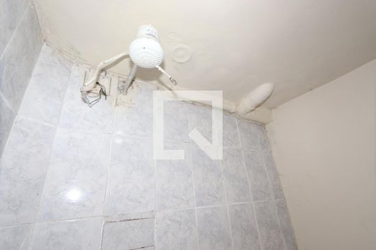 Banheiro de kitnet/studio para alugar com 1 quarto, 25m² em Vila Clementino, São Paulo
