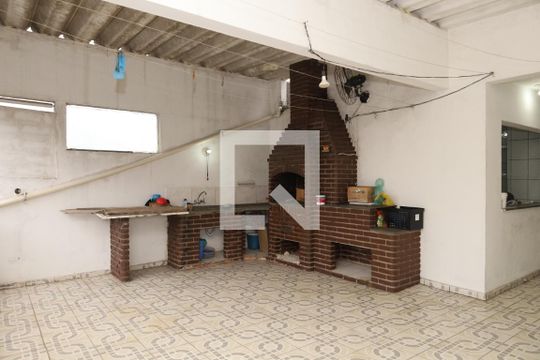 Área comum de casa à venda com 4 quartos, 440m² em Vila Carmosina, São Paulo