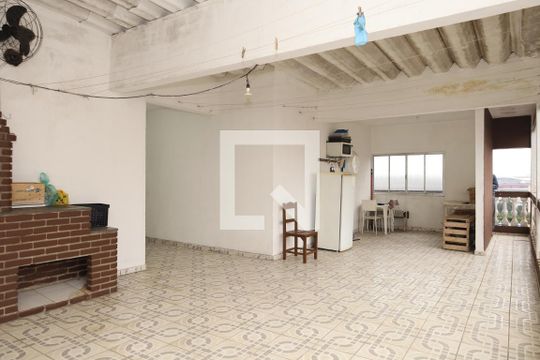 Área comum de casa à venda com 4 quartos, 440m² em Vila Carmosina, São Paulo