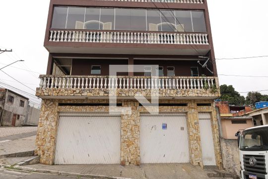 Fachada  de casa à venda com 4 quartos, 440m² em Vila Carmosina, São Paulo