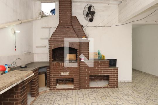 Área comum de casa à venda com 4 quartos, 440m² em Vila Carmosina, São Paulo