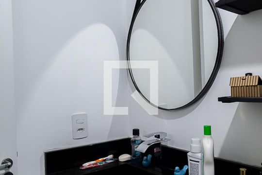 Banheiro de apartamento para alugar com 1 quarto, 29m² em Jardim Prudência, São Paulo