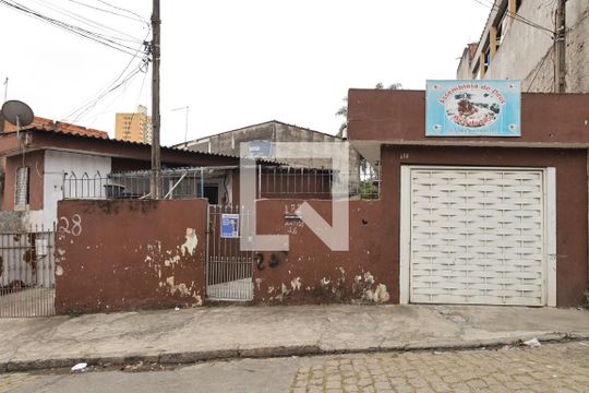 Fachada  de casa à venda com 2 quartos, 170m² em Vila Carmosina, São Paulo
