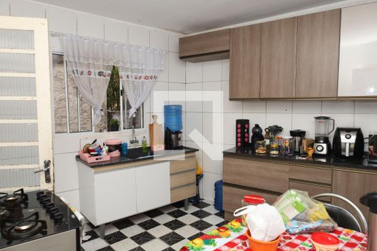 Cozinha de casa à venda com 2 quartos, 170m² em Vila Carmosina, São Paulo