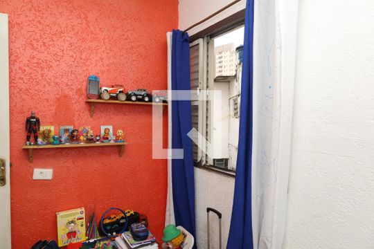 Quarto 2 de casa à venda com 2 quartos, 170m² em Vila Carmosina, São Paulo