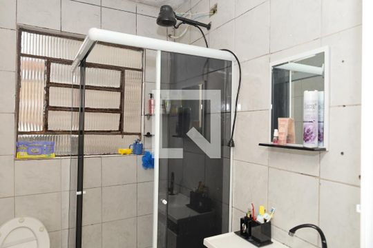 Banheiro de casa à venda com 2 quartos, 170m² em Vila Carmosina, São Paulo