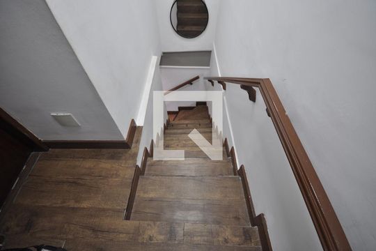 Escada de casa à venda com 2 quartos, 75m² em Tucuruvi, São Paulo