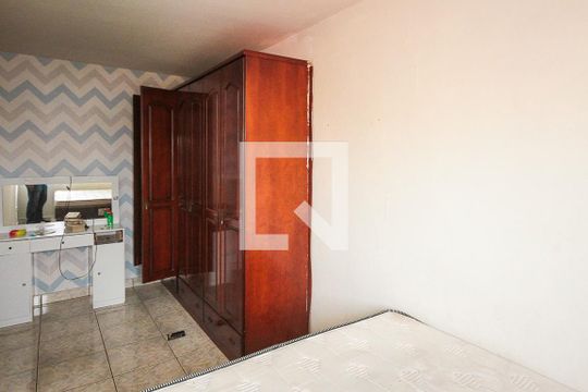 Quarto de casa para alugar com 3 quartos, 100m² em Jardim Teresa, São Paulo