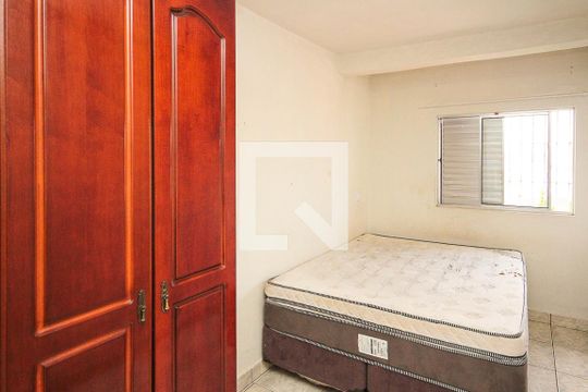 Quarto de casa para alugar com 3 quartos, 100m² em Jardim Teresa, São Paulo