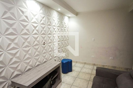Sala de casa para alugar com 3 quartos, 100m² em Jardim Teresa, São Paulo