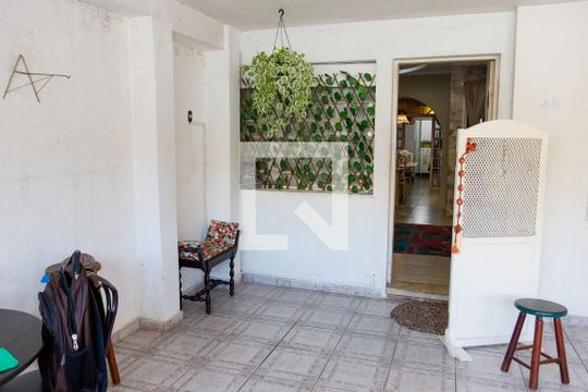 Garagem de casa à venda com 4 quartos, 154m² em Quitaúna, Osasco
