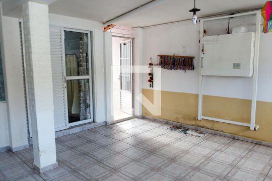 Garagem de casa à venda com 4 quartos, 154m² em Quitaúna, Osasco