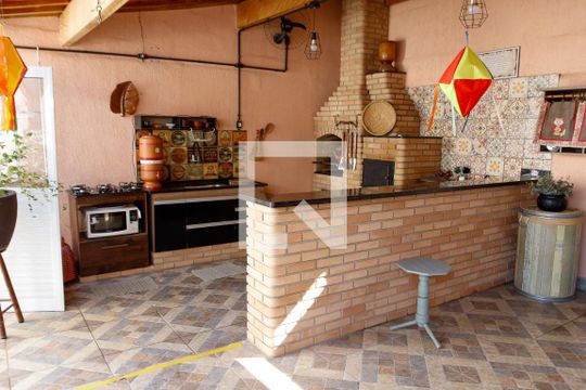 Área comum de casa à venda com 4 quartos, 154m² em Quitaúna, Osasco
