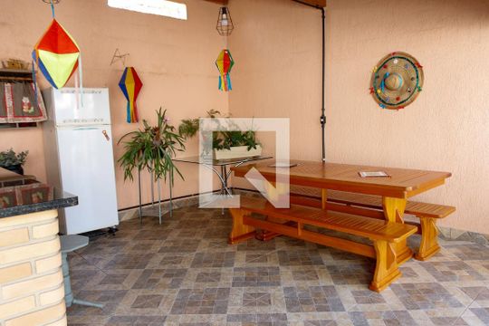 Área comum de casa à venda com 4 quartos, 154m² em Quitaúna, Osasco